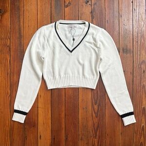 BCBGeneration v-neck cropped white w navy blue preppy golf knit sweater